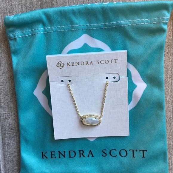 NWT Elisa Gold Pendant Necklace In White Pearl - Picture 6 of 6